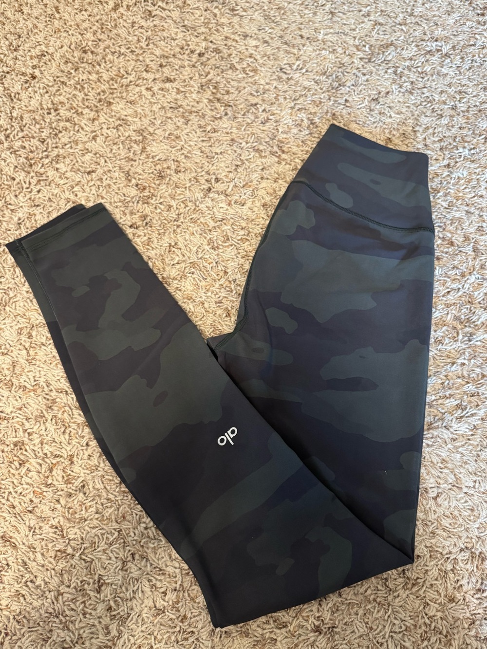 Alo Camo High-Waist Leggings - Black/Olive